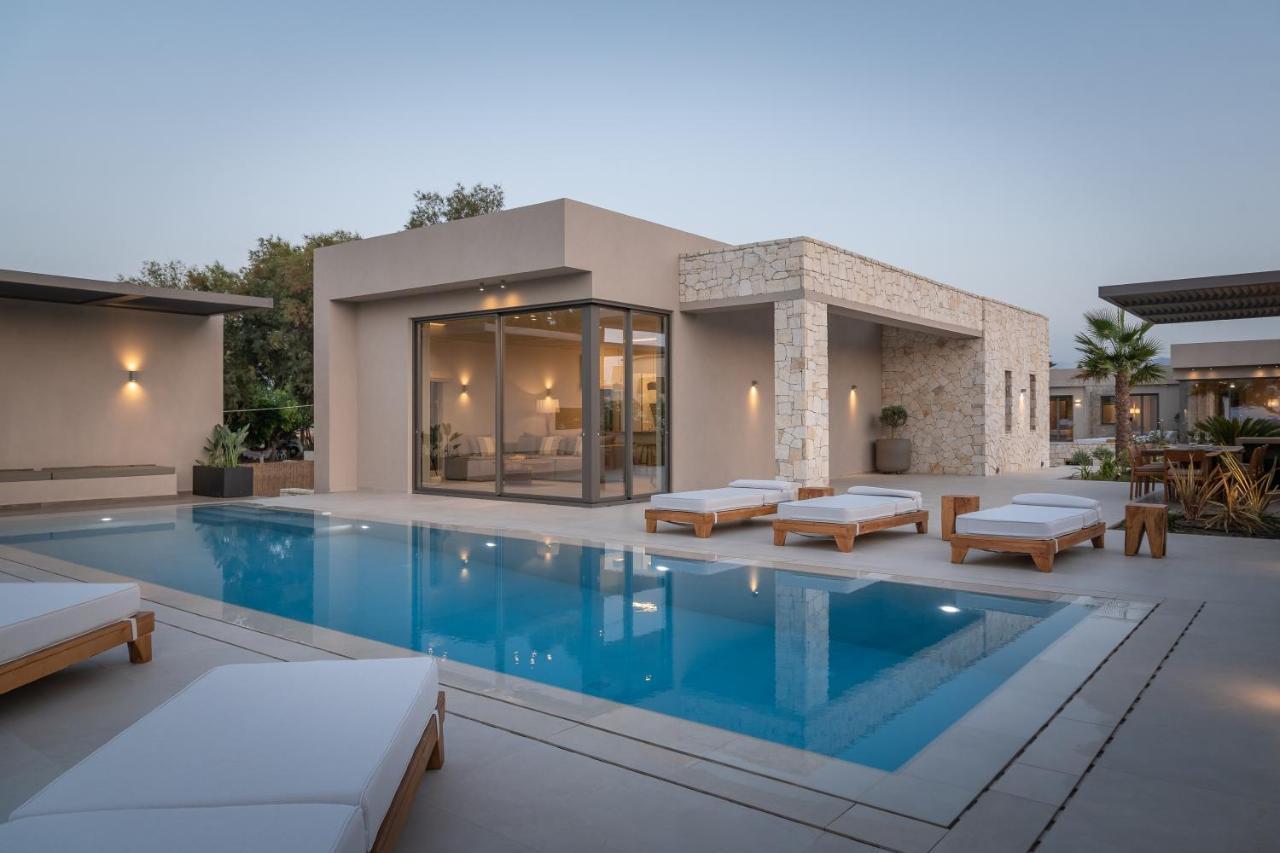 Artemis Seafront Villa, An Evanescence Sea Retreat, By Thinkvilla Tavronitis المظهر الخارجي الصورة