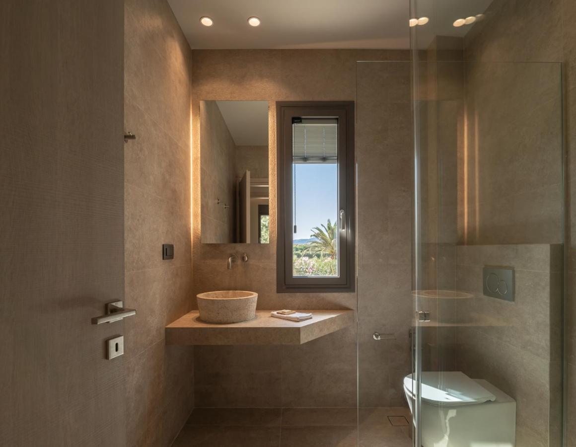 Artemis Seafront Villa, An Evanescence Sea Retreat, By Thinkvilla Tavronitis المظهر الخارجي الصورة